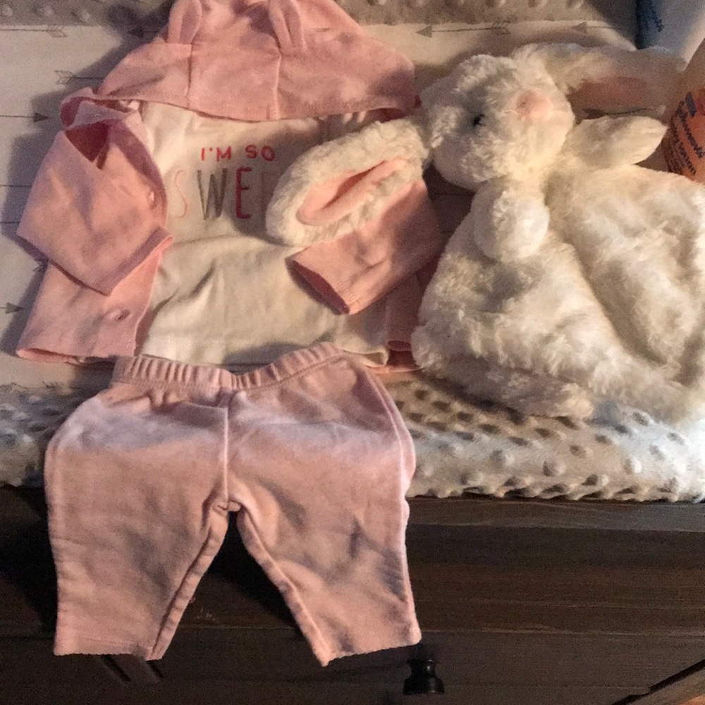 Bunny hood with tee and matching pants 👖